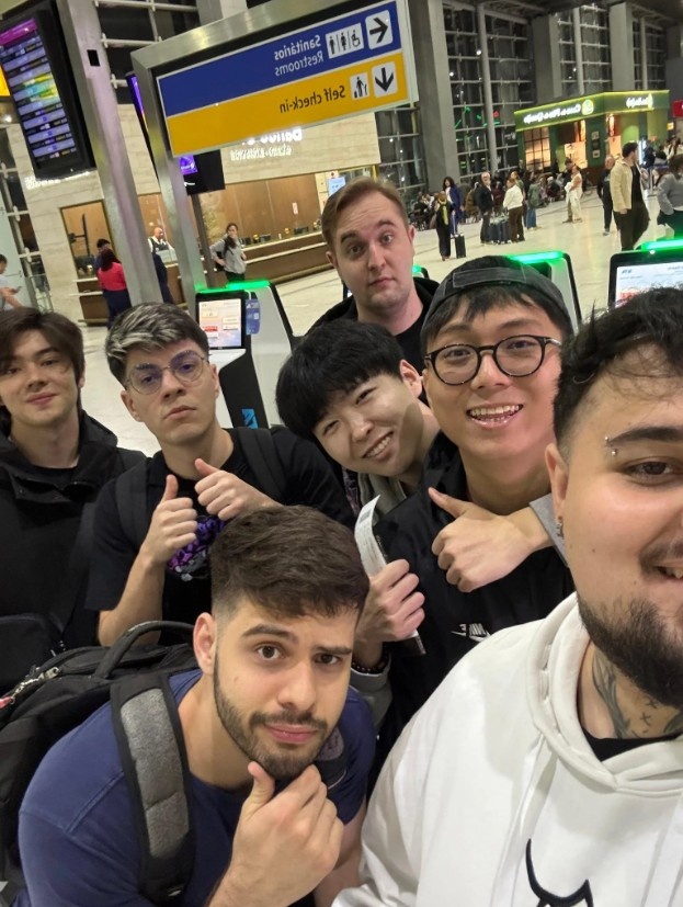 LTA赛区VKS战队晒队员在机场合影：从巴西飞往中国